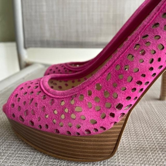 ENZO Pink Suede Sully Laser Cut Out Platform Heels NEW - Picture 2 of 9